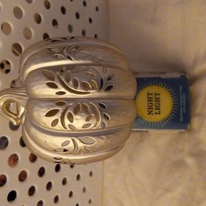 Bath and body works scroll pumpkin wallflower plug-in